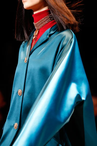Look 25
